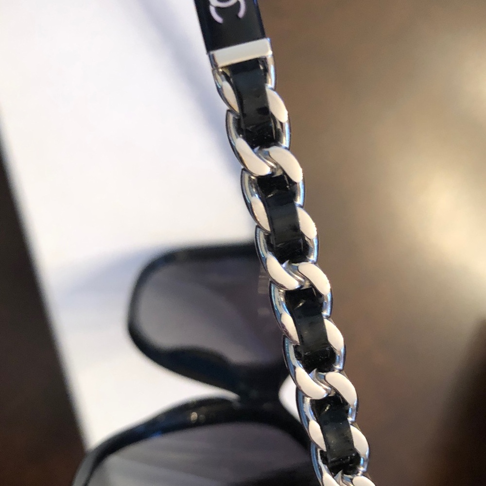 CHANEL Chic Black Sunglasses - Picture 7 of 10